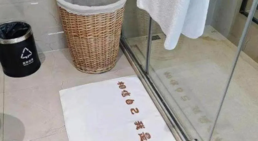 YUN-RAY Ambassador Hotel