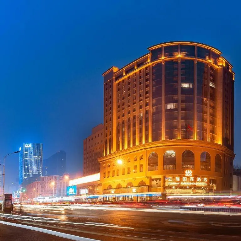 YUN-RAY Ambassador Hotel