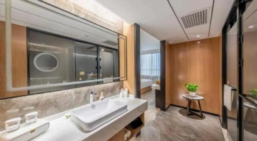 YUN-RAY Ambassador Hotel