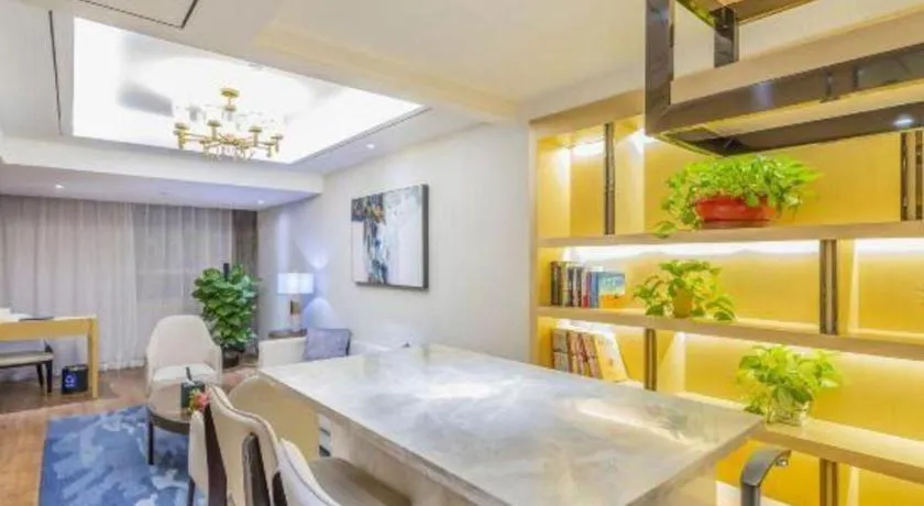 YUN-RAY Ambassador Hotel