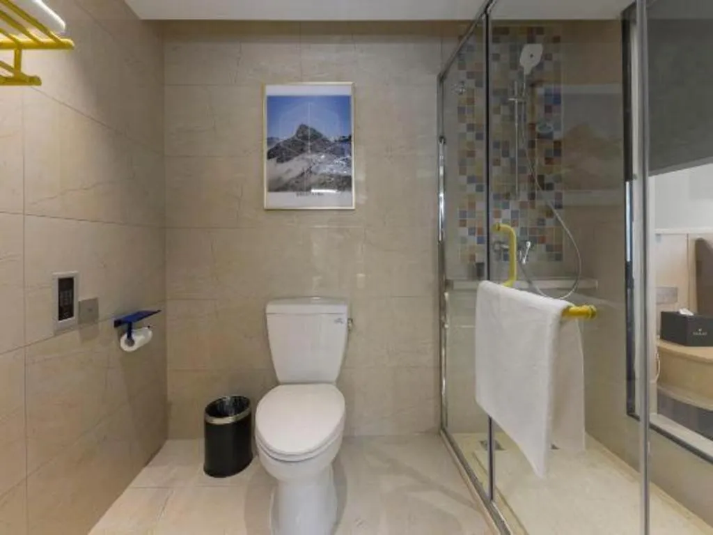 YUN-RAY Ambassador Hotel