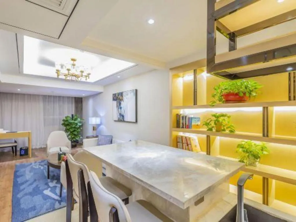 YUN-RAY Ambassador Hotel