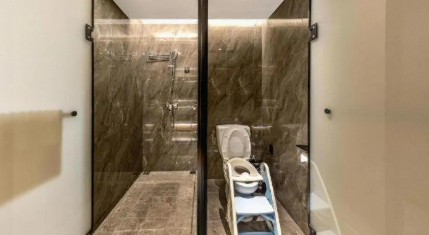 YUN-RAY Ambassador Hotel