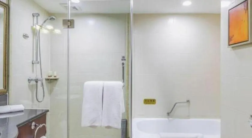 YUN-RAY Ambassador Hotel