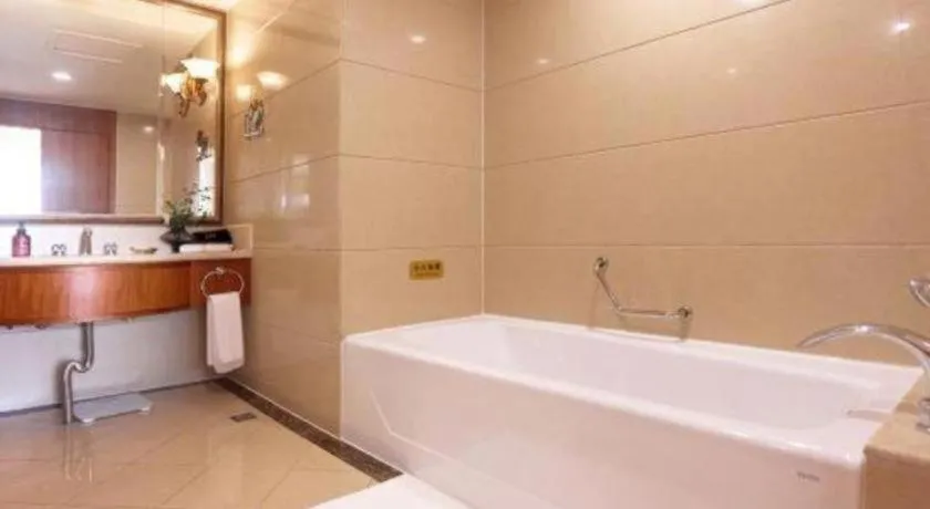 YUN-RAY Ambassador Hotel