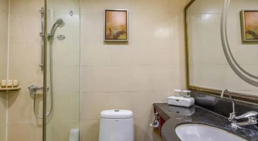 YUN-RAY Ambassador Hotel