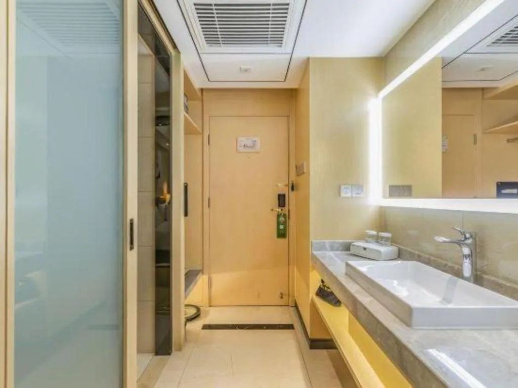 YUN-RAY Ambassador Hotel