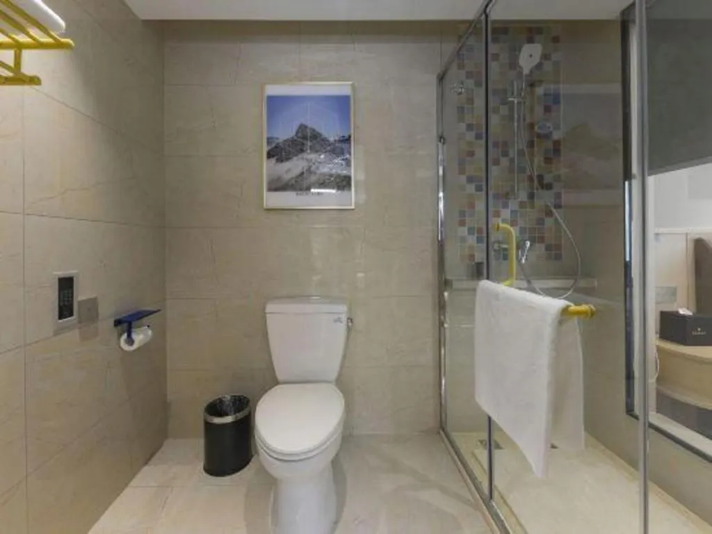 YUN-RAY Ambassador Hotel