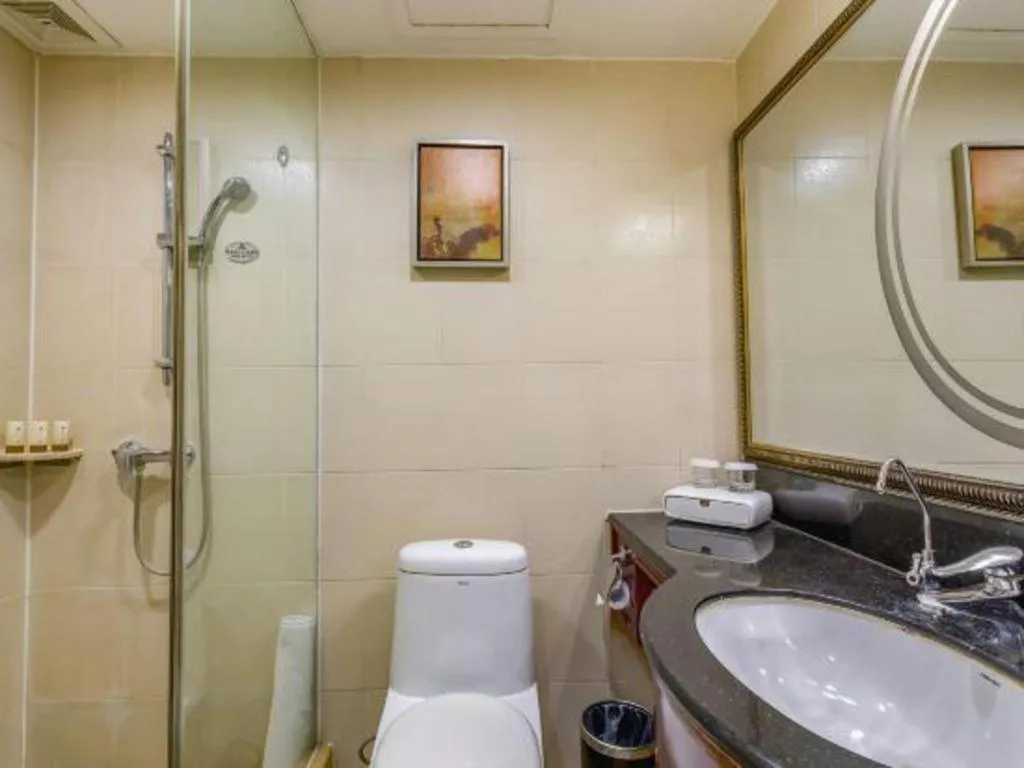 YUN-RAY Ambassador Hotel