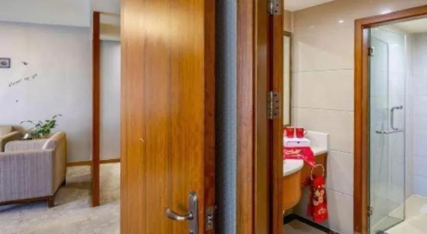 YUN-RAY Ambassador Hotel