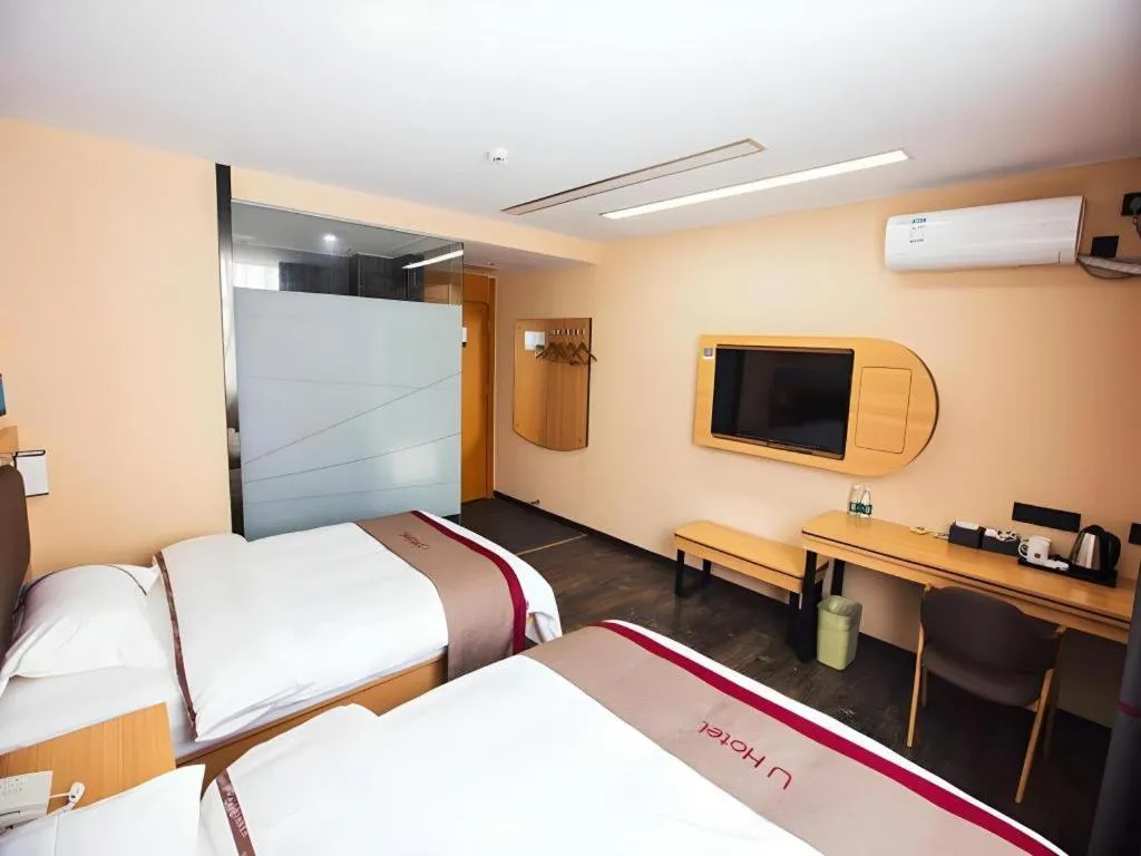 Bed in Thank Inn Hotel Guangdong Zhuhai Jiwan Hongqi Central Sqaure