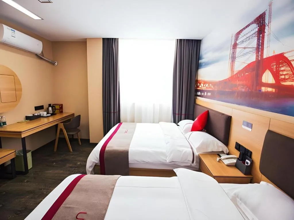 Bed in Thank Inn Hotel Guangdong Zhuhai Jiwan Hongqi Central Sqaure