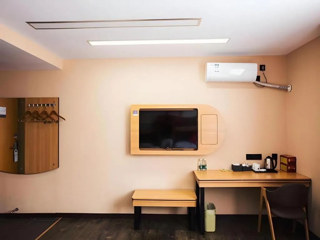 Thank Inn Hotel Guangdong Zhuhai Jiwan Hongqi Central Sqaure