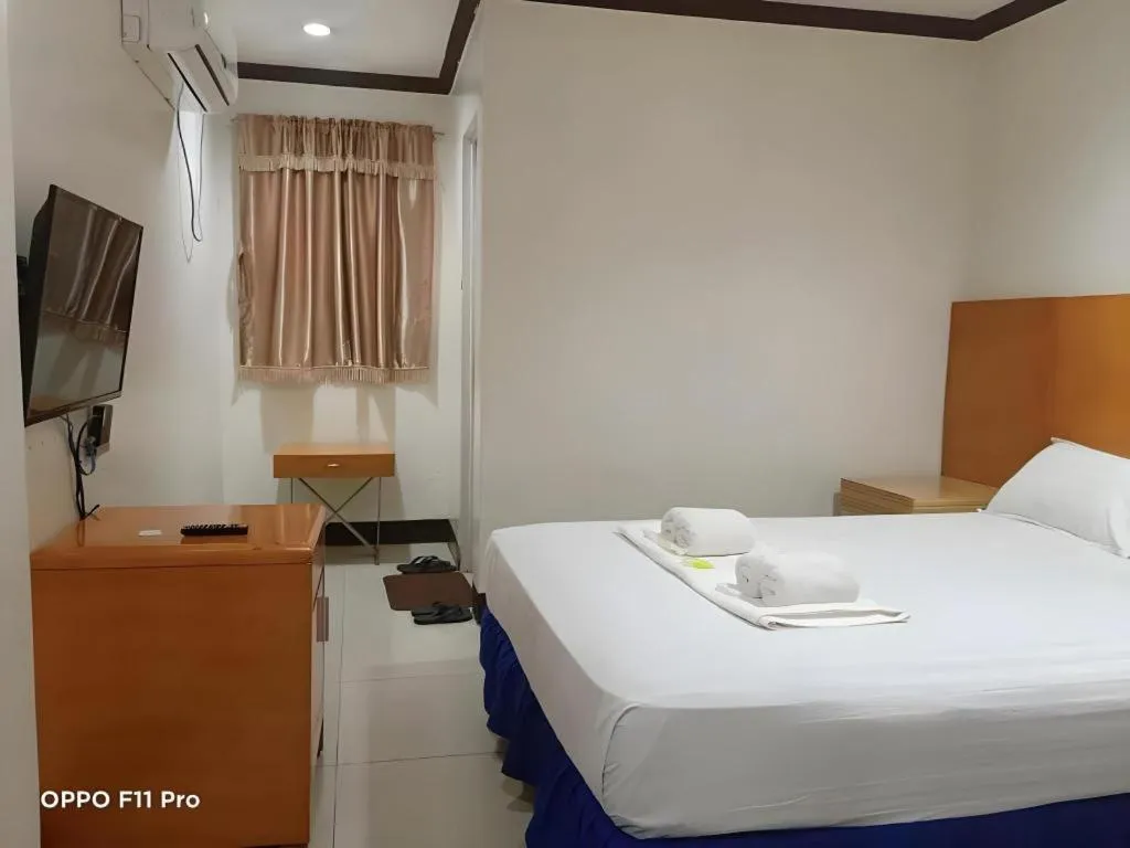 Bed in Jeamco Royal Hotel - Pasig