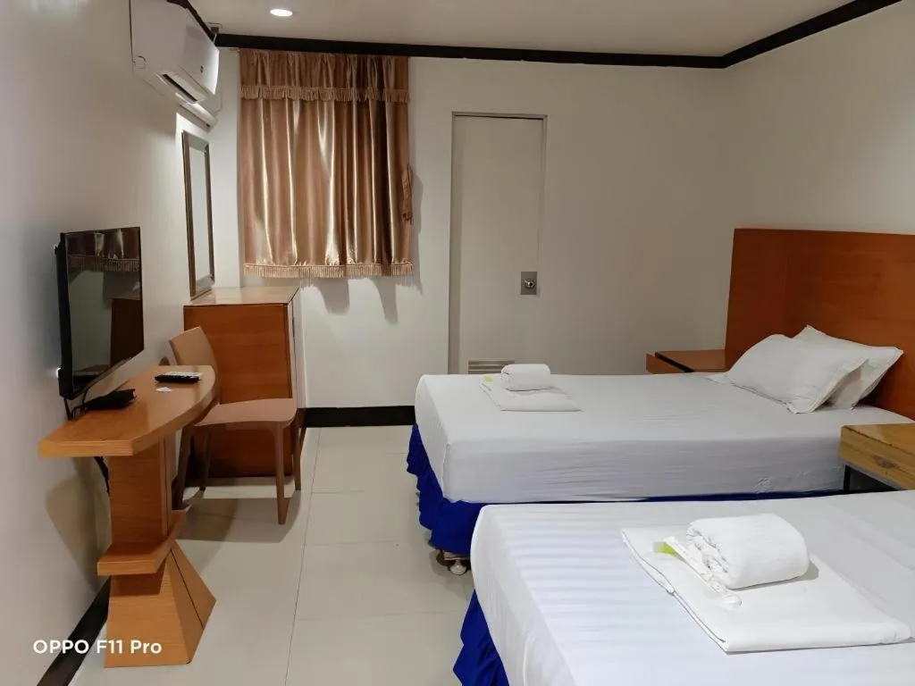 Bed in Jeamco Royal Hotel - Pasig