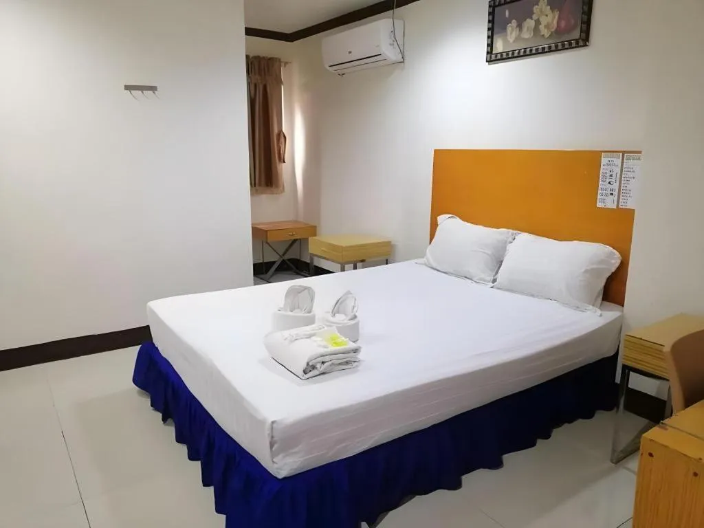 Bed in Jeamco Royal Hotel - Pasig
