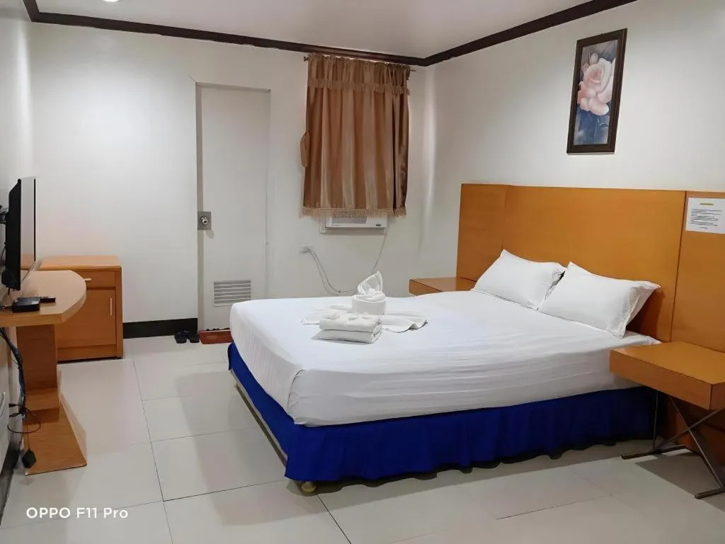 Bed in Jeamco Royal Hotel - Pasig