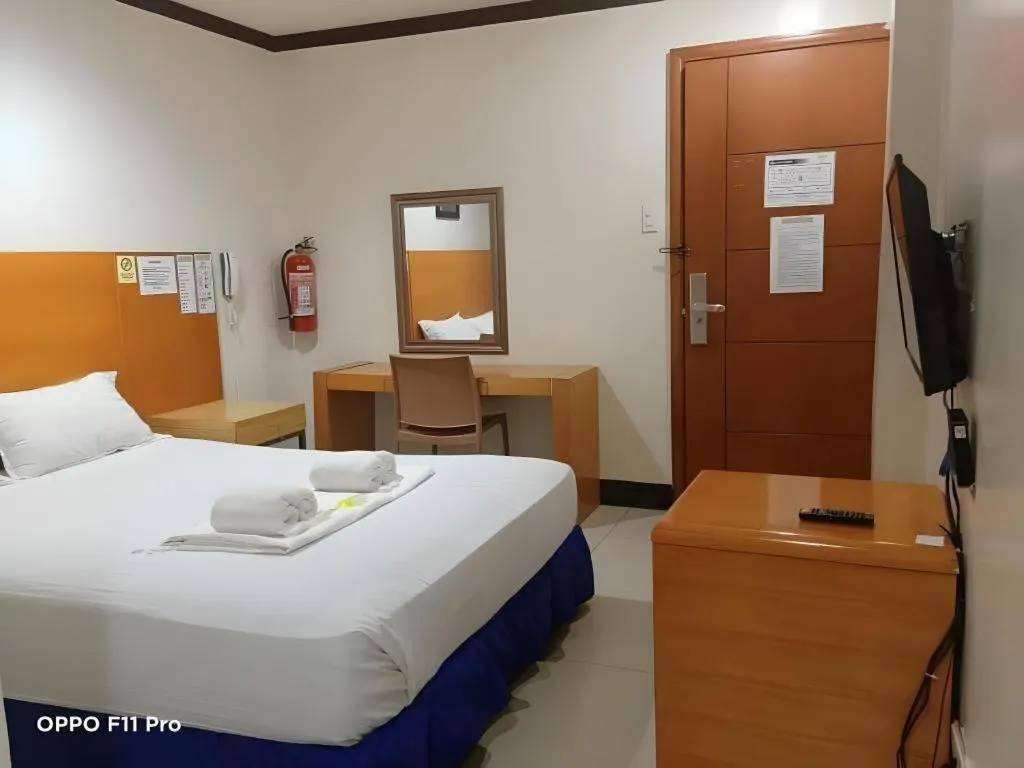 Bed in Jeamco Royal Hotel - Pasig