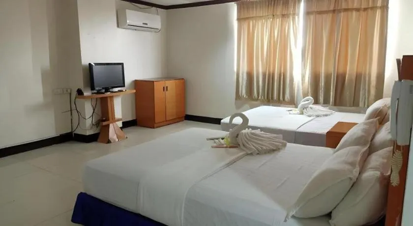 Bed in Jeamco Royal Hotel - Pasig