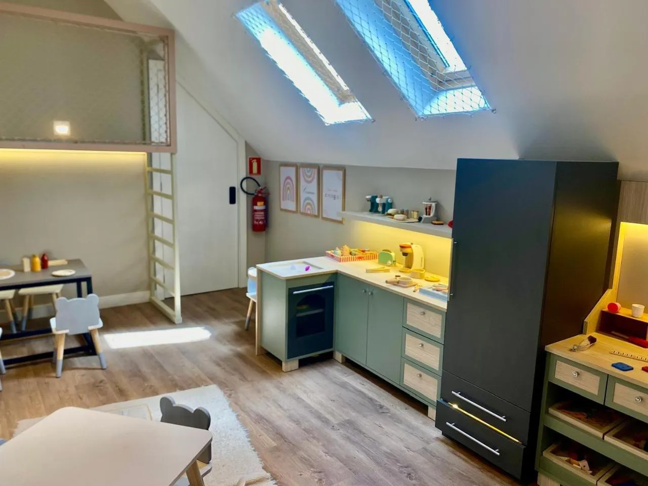 children in Hotel Cercano