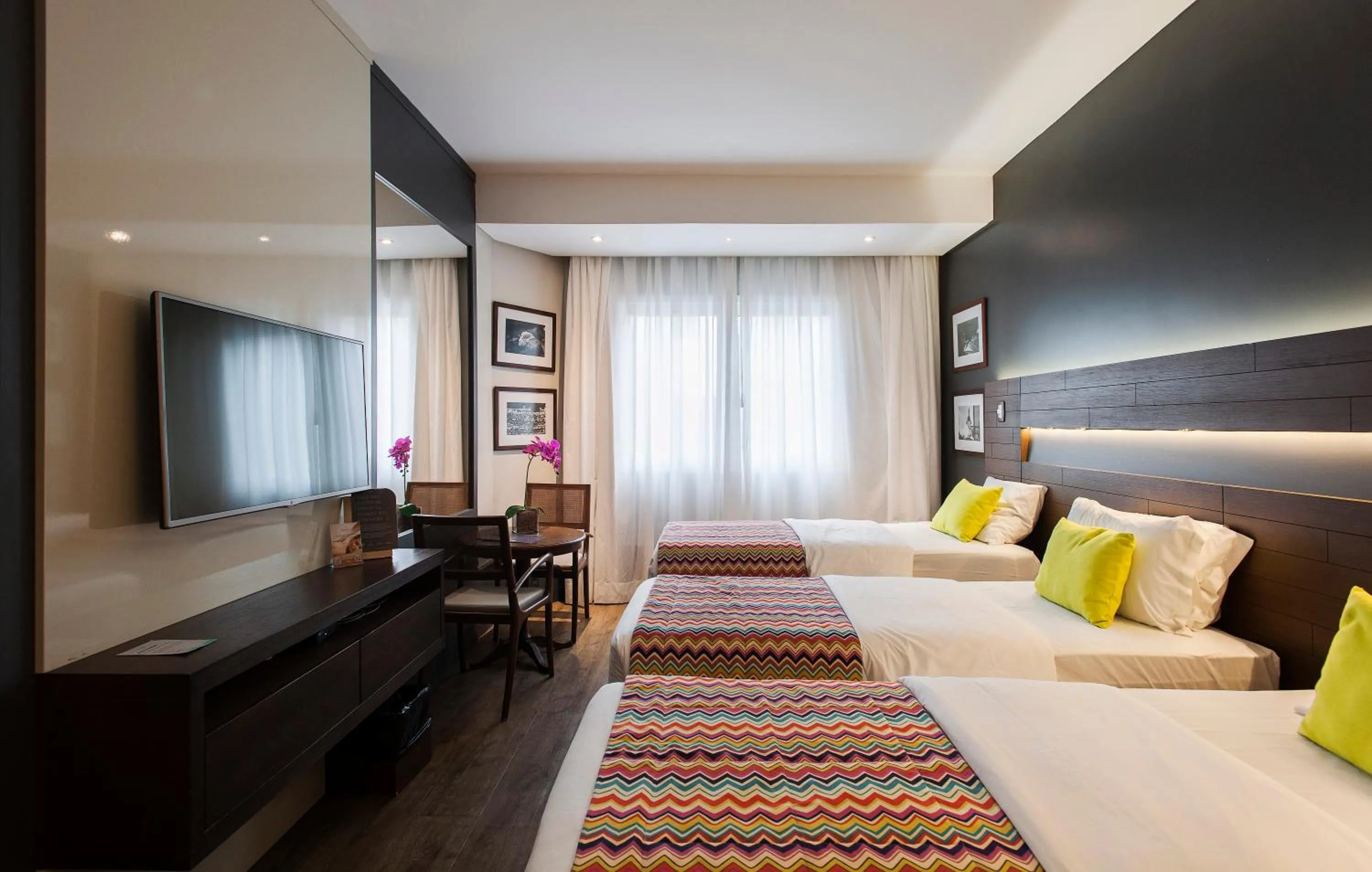 Photo of the whole room, Bed in Hotel Cercano