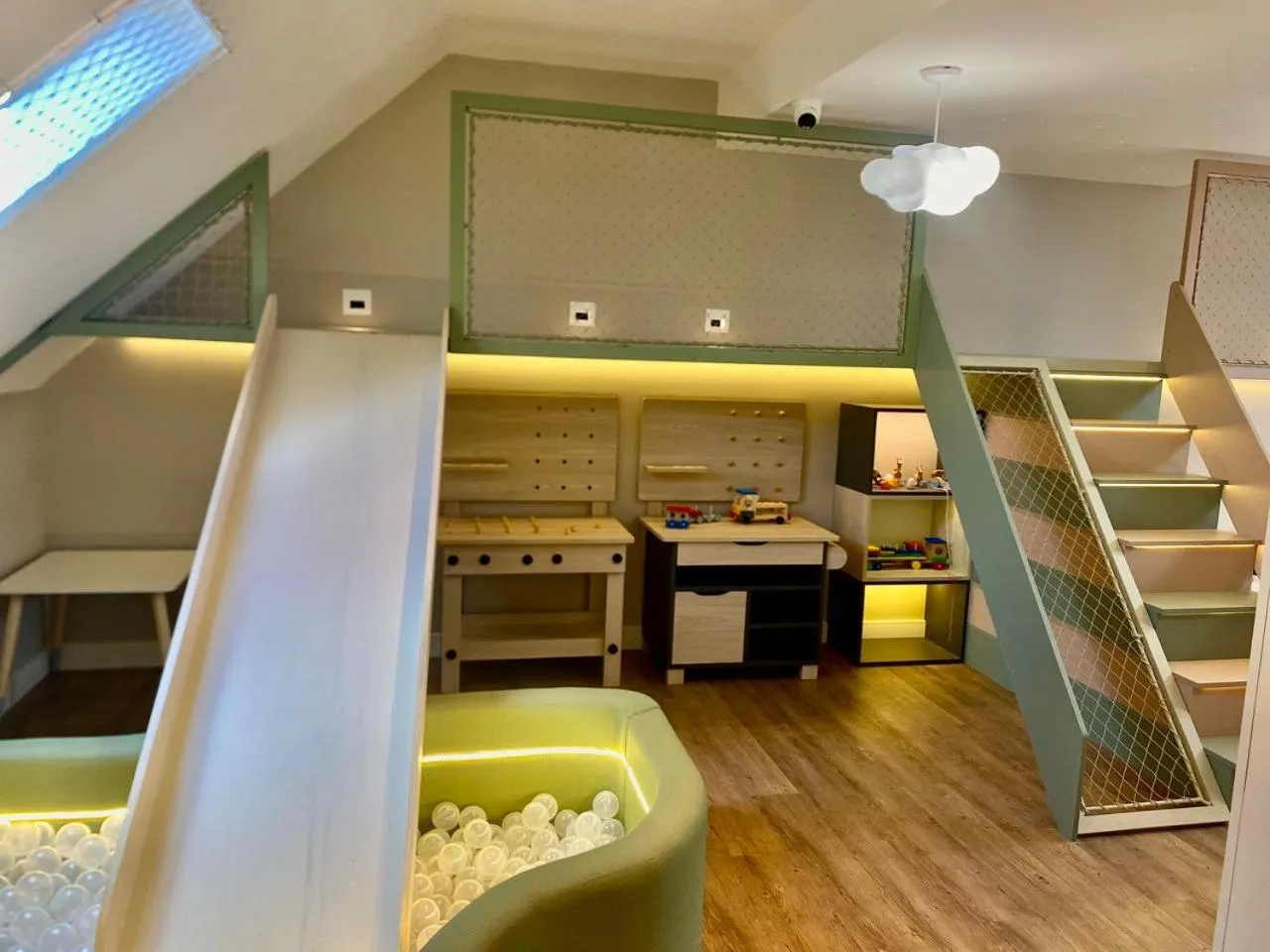 children in Hotel Cercano