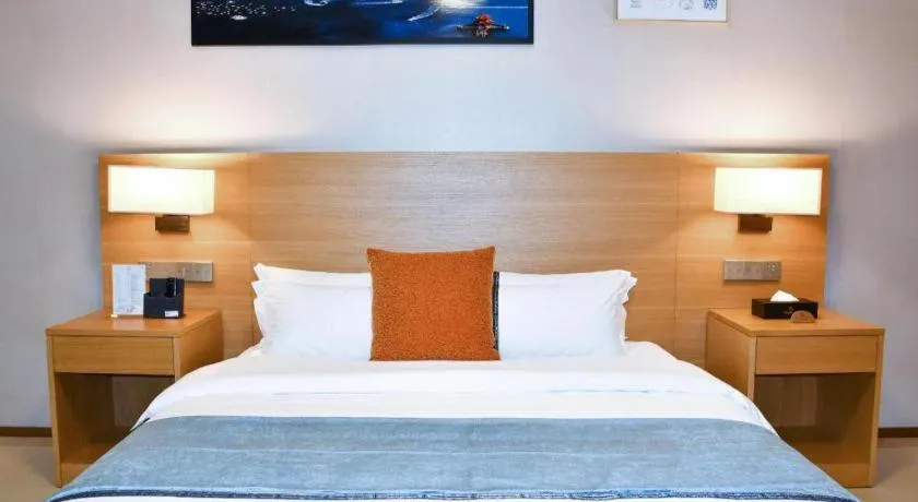 Bed in Qingdao Hualan Hotel