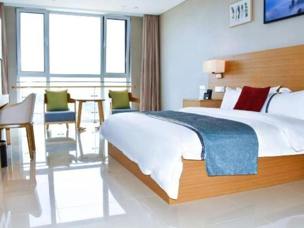 Bed in Qingdao Hualan Hotel