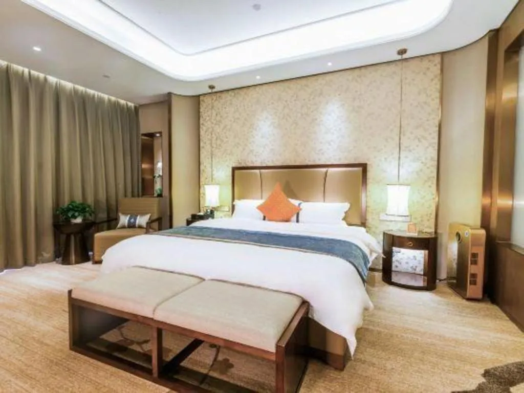 Bed in Qingdao Hualan Hotel