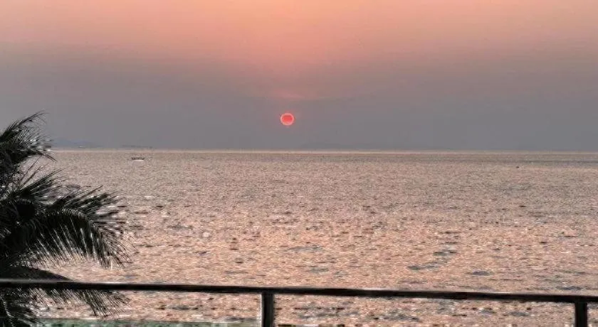 Golden Dragon Beach Resort Pattaya (Bang Lamung)