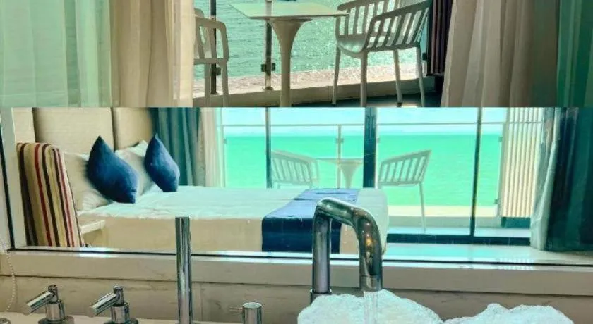 Bed in Golden Dragon Beach Resort Pattaya (Bang Lamung)