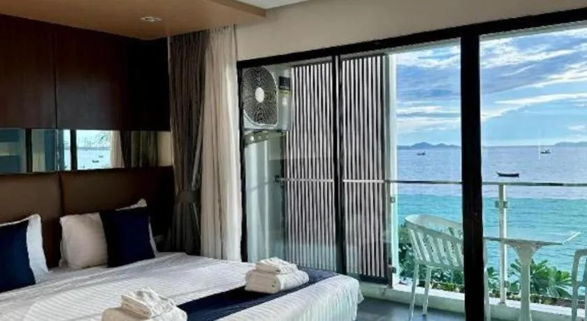 Bed in Golden Dragon Beach Resort Pattaya (Bang Lamung)