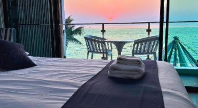 Bed in Golden Dragon Beach Resort Pattaya (Bang Lamung)