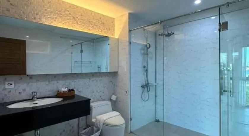 Golden Dragon Beach Resort Pattaya (Bang Lamung)