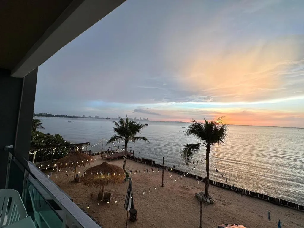 Golden Dragon Beach Resort Pattaya (Bang Lamung)