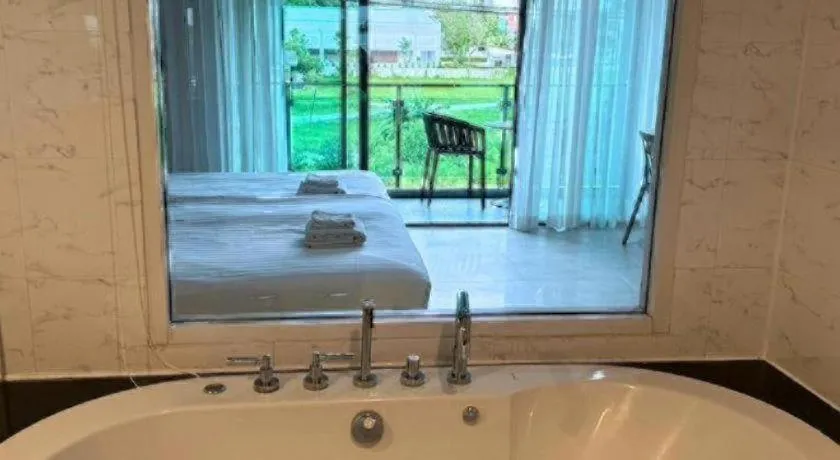 Golden Dragon Beach Resort Pattaya (Bang Lamung)