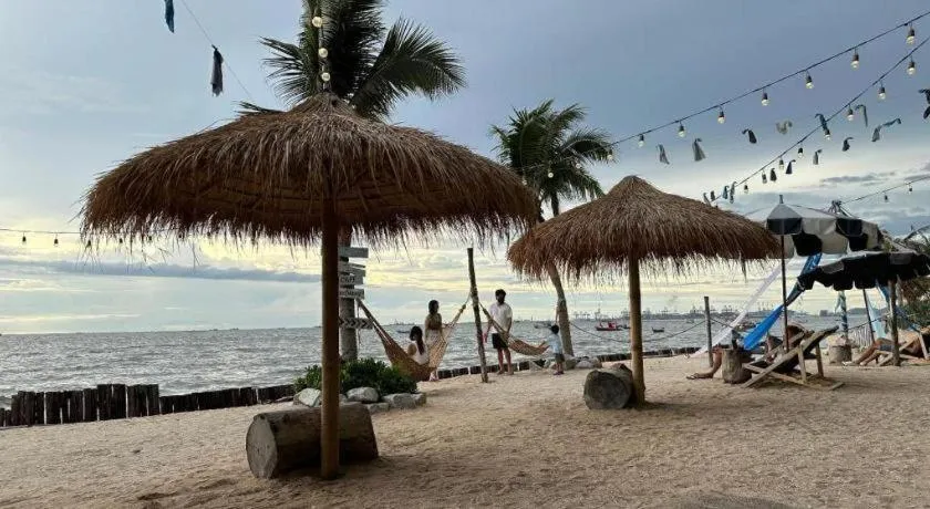 Golden Dragon Beach Resort Pattaya (Bang Lamung)