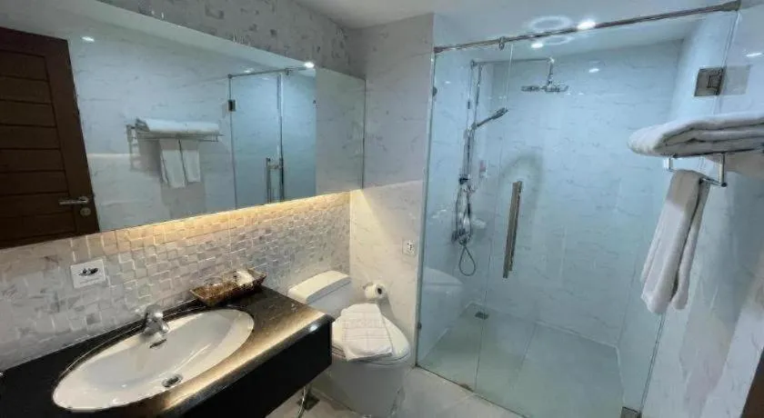 Golden Dragon Beach Resort Pattaya (Bang Lamung)