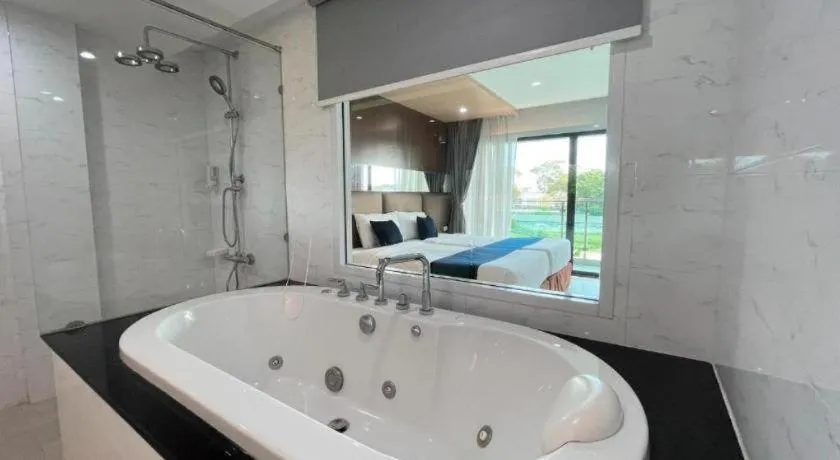 Golden Dragon Beach Resort Pattaya (Bang Lamung)