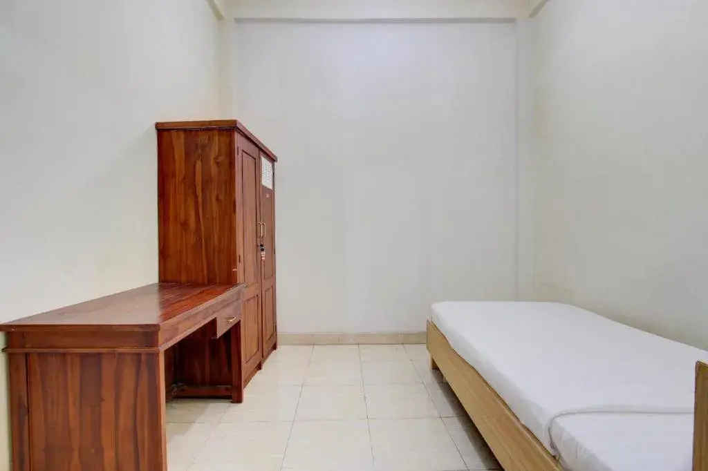 Bed in OYO Life 93662 Kost Pak Budi Bed in OYO Life 93662 Kost Pak Budi