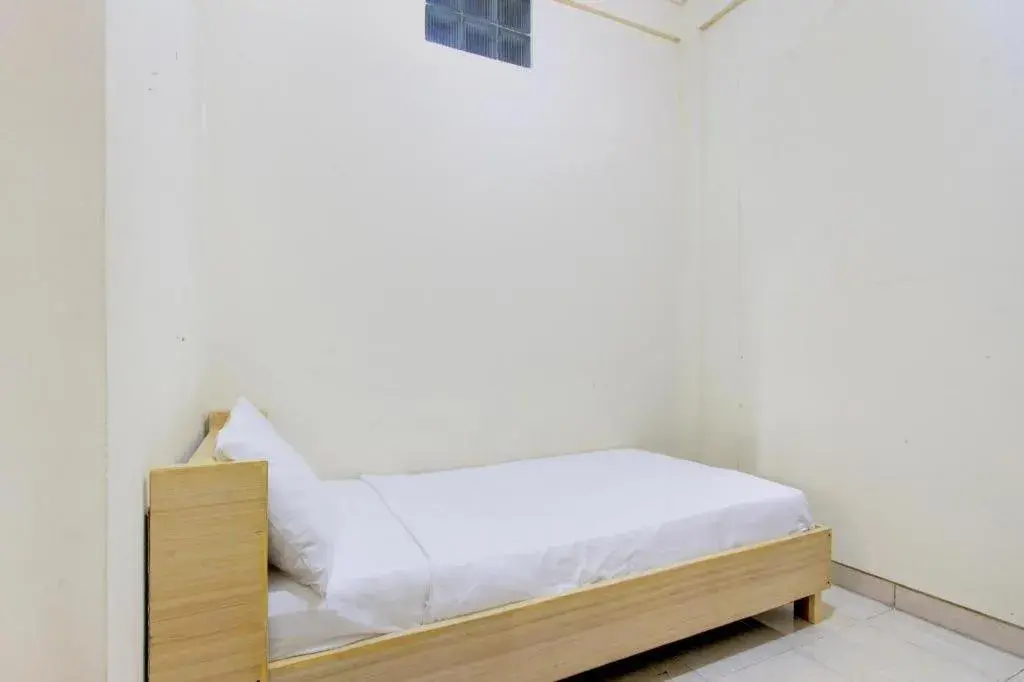 Bed in OYO Life 93662 Kost Pak Budi Bed in OYO Life 93662 Kost Pak Budi