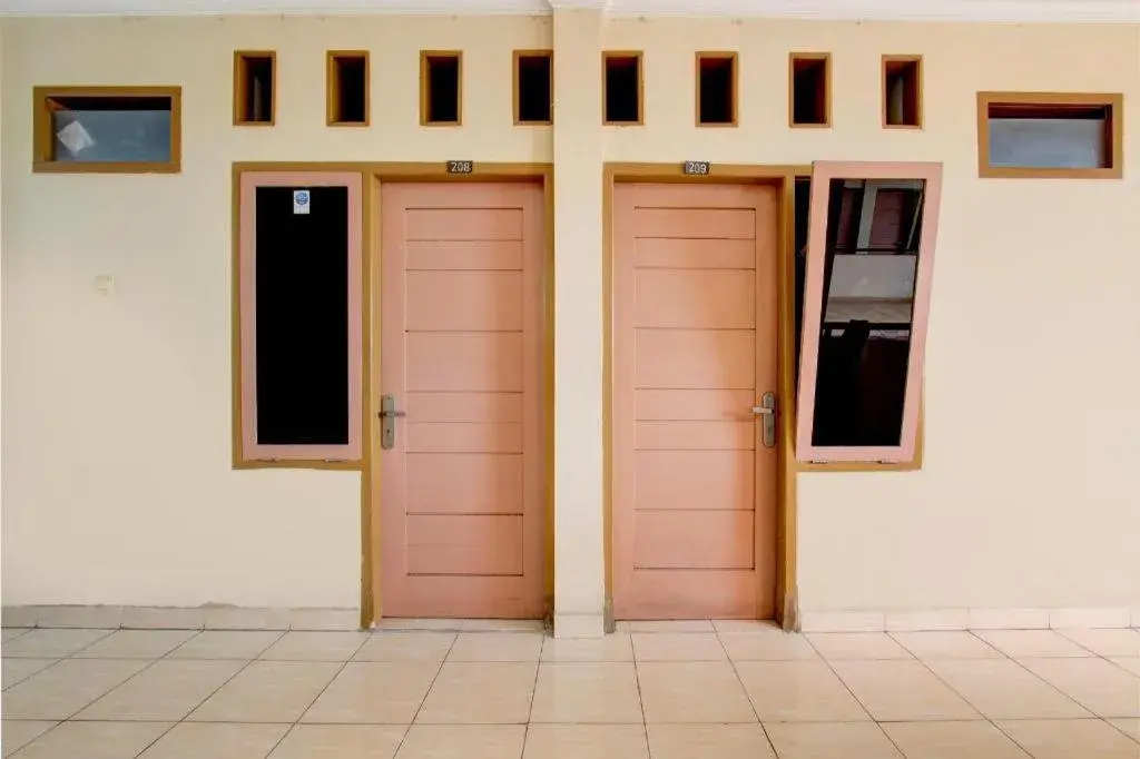 OYO Life 93662 Kost Pak Budi OYO Life 93662 Kost Pak Budi