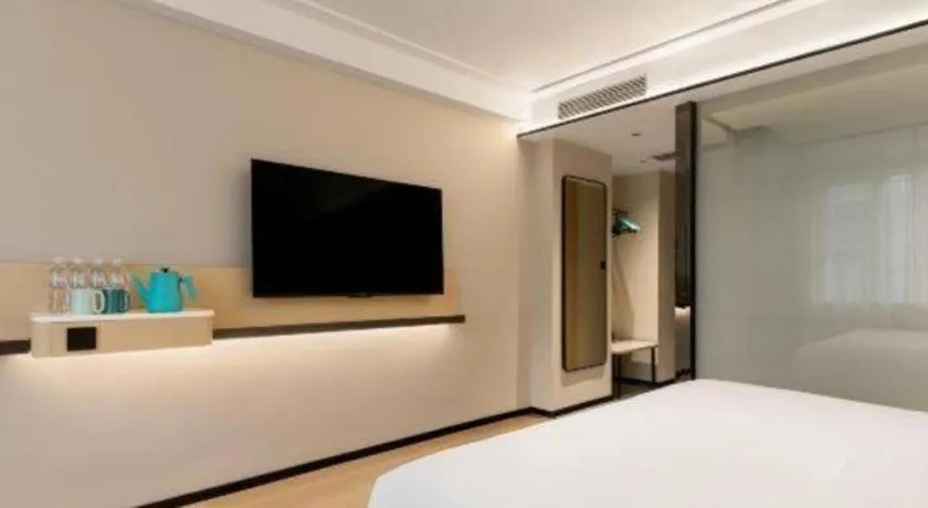 Bed in City Comfort Inn Wuhan Jianghan Road Jiali Square