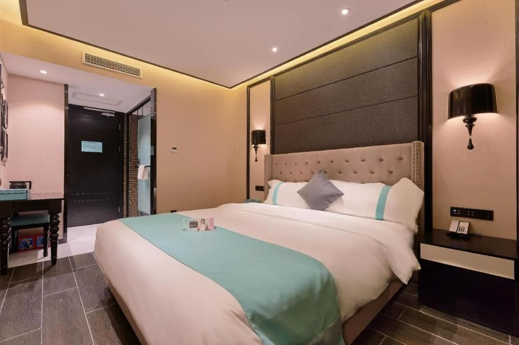 Bed in Xana Hotelle Beijing Fengtai Railway Station Tiantan Hospital