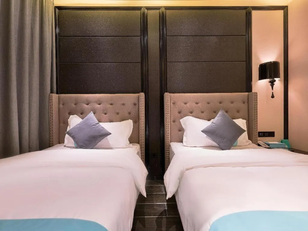 Bed in Xana Hotelle Beijing Fengtai Railway Station Tiantan Hospital