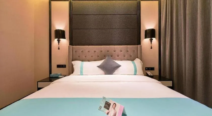 Bed in Xana Hotelle Beijing Fengtai Railway Station Tiantan Hospital