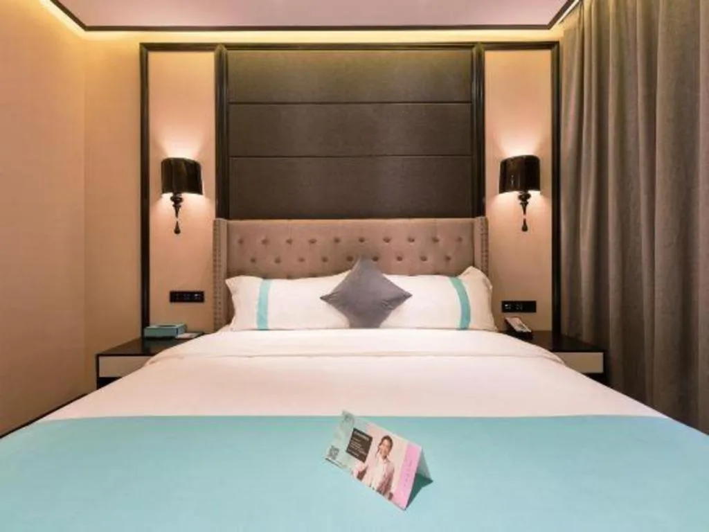 Bed in Xana Hotelle Beijing Fengtai Railway Station Tiantan Hospital