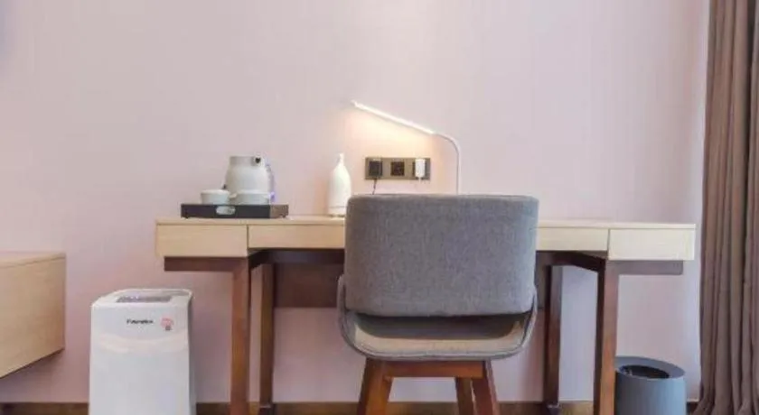 Lavande Hotel Chongqing Xinghui Liangjiang Happiness Plaza