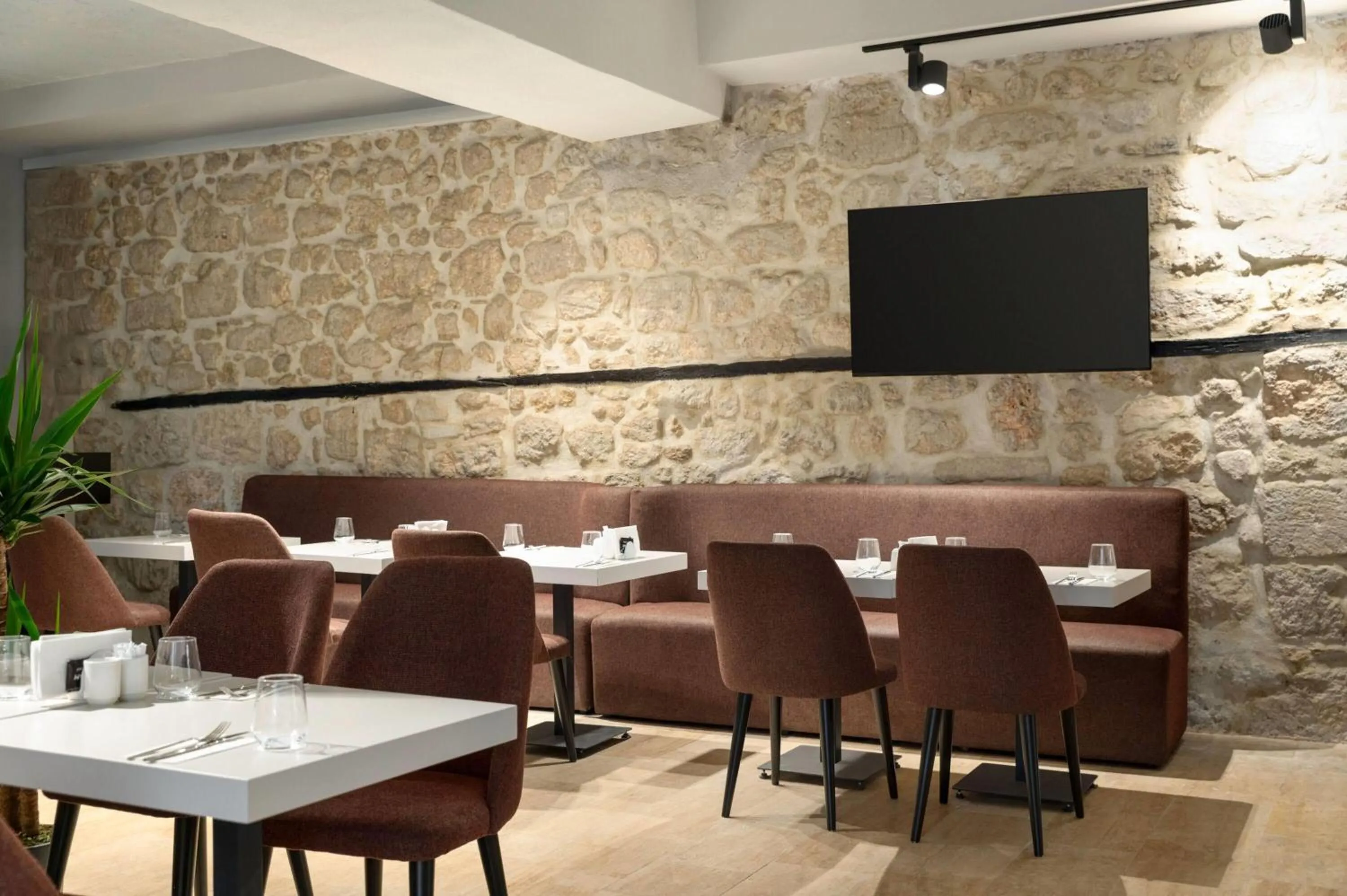 Restaurant/places to eat in Wyndham Tarsus St.Paul