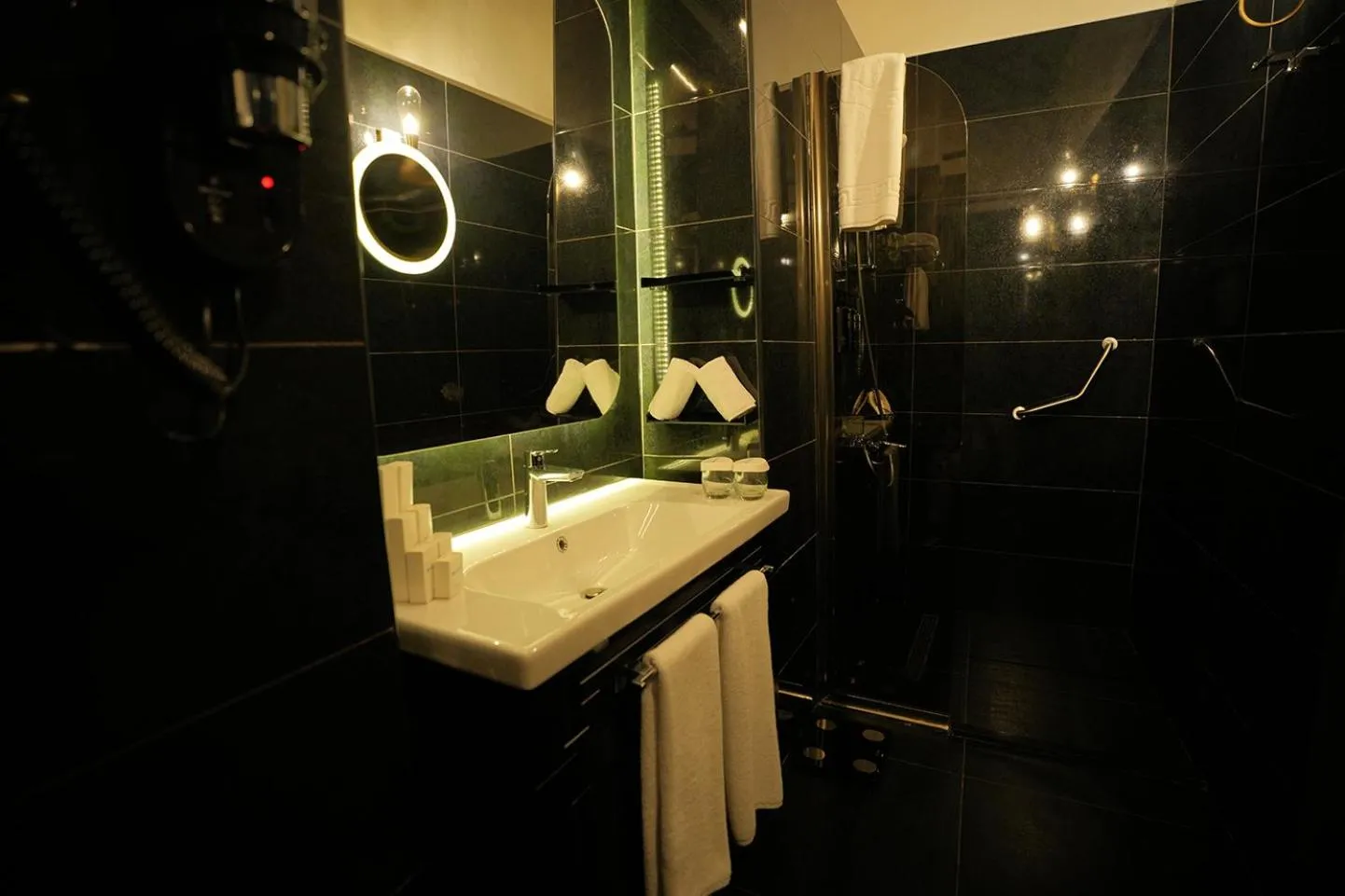 Toilet in Wyndham Tarsus St.Paul